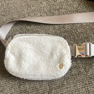 White Sherpa lulu lemon crossbody